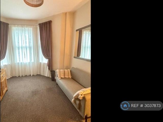 Upper Newtownards Road, Belfast, BT4 1 bed flat to rent £750 pcm £173 pw