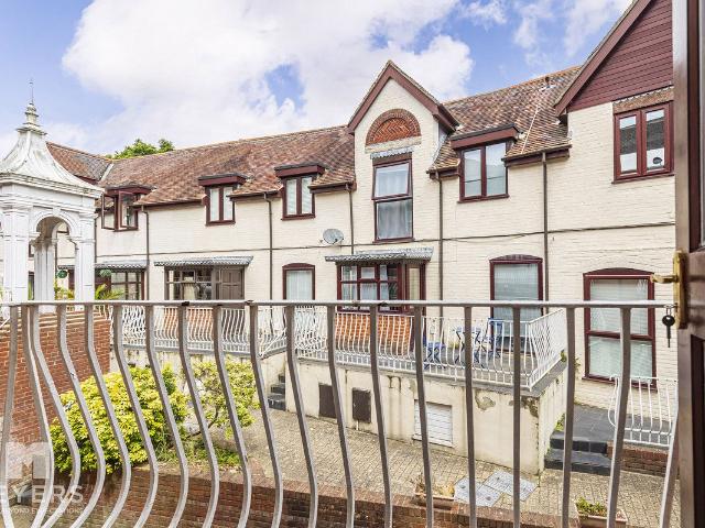 Upper Norwich Road, Bournemouth, 5 BH2, 2 bed maisonette to rent, £1,450 pcm | PrimeLocation