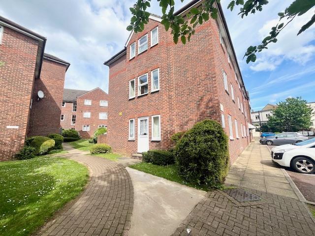 Upper Priory Street, Northampton 1 bed flat to rent £800 pcm £185 pw