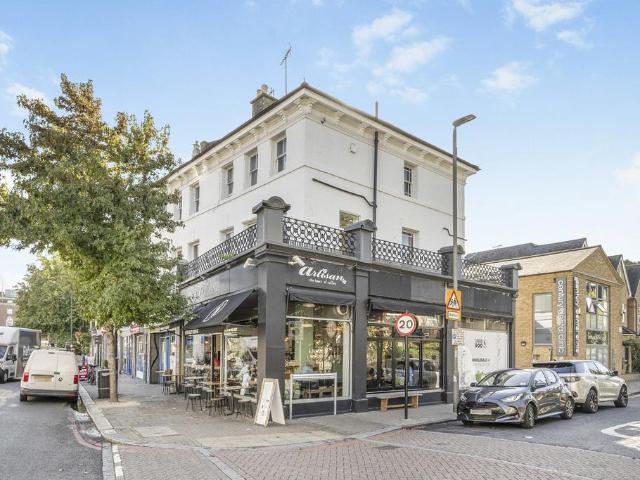 Upper Richmond Road, London, SW15 2 bed apartment to rent £2,250 pcm £519 pw