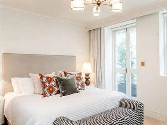 Upper Richmond Road, London SW15, 2 bed flat to rent, £2,200 pcm | PrimeLocation