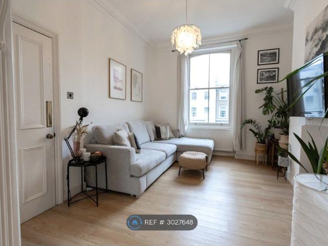 Upper Richmond Road, London SW15, 2 bed flat to rent, £2,200 pcm | PrimeLocation