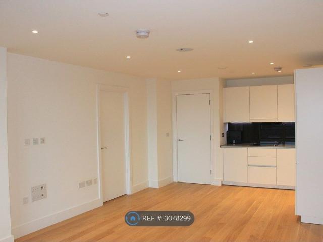 Upper Richmond Road, London SW15, 2 bed flat to rent, £3,000 pcm | PrimeLocation