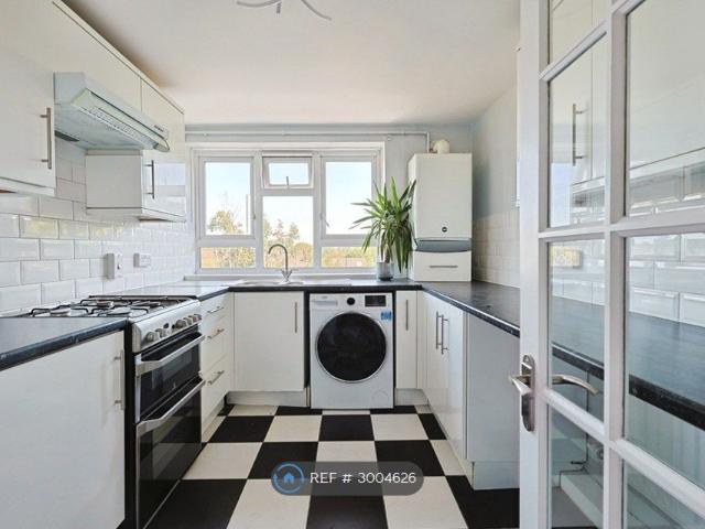 Upper Richmond Road, London SW15, 3 bed flat to rent, £3,100 pcm | PrimeLocation
