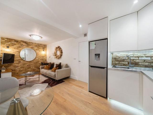 Upper Richmond Road, Putney, London SW15, 1 bed flat to rent, £2,200 pcm | PrimeLocation