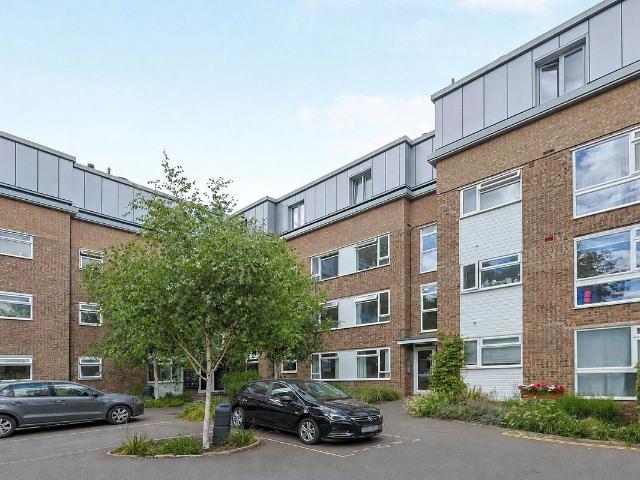 Upper Richmond Road, Putney SW15, 2 bed flat to rent, £2,575 pcm | PrimeLocation