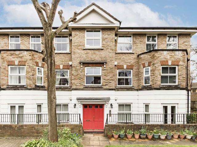 Upper Richmond Road, Putney SW15, 2 bed flat to rent, £2,750 pcm | PrimeLocation