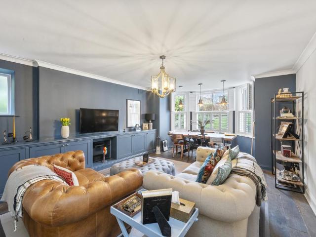 Upper Richmond Road, SW15 2 bed apartment to rent £3,500 pcm £808 pw