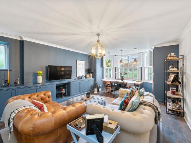 Upper Richmond Road SW15, 2 bed flat to rent, £3,500 pcm | PrimeLocation