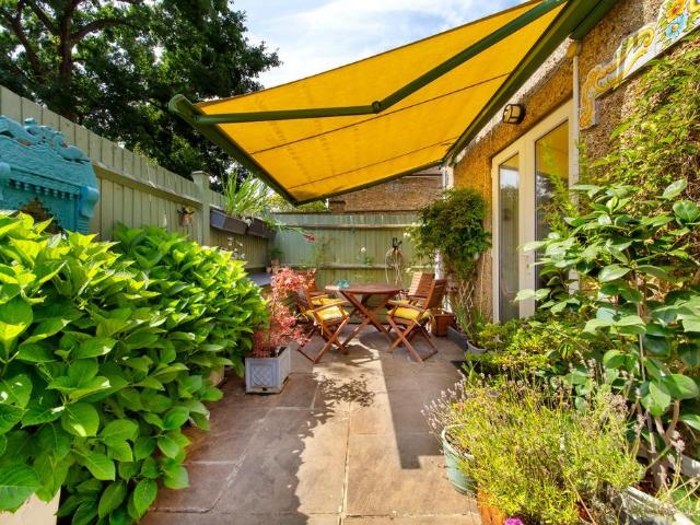 Upper Richmond Road West, East Sheen. 1 bed flat to rent £3,000 pcm £692 pw
