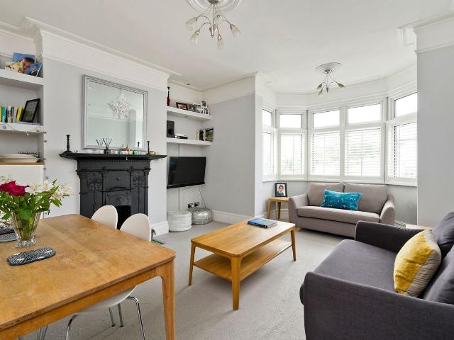 Upper Richmond Road West, East Sheen, London SW14, 3 bed maisonette to rent, £3,000 pcm | PrimeLocation