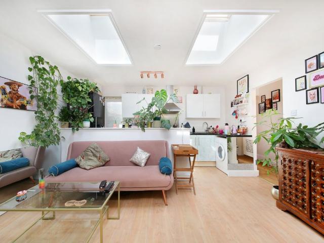Upper Richmond Road West, East Sheen SW14, 1 bed flat to rent, £3,000 pcm | PrimeLocation