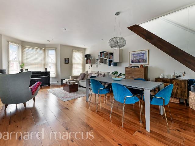 Upper Richmond Road West, London SW14, 3 bed maisonette to rent, £3,600 pcm | PrimeLocation