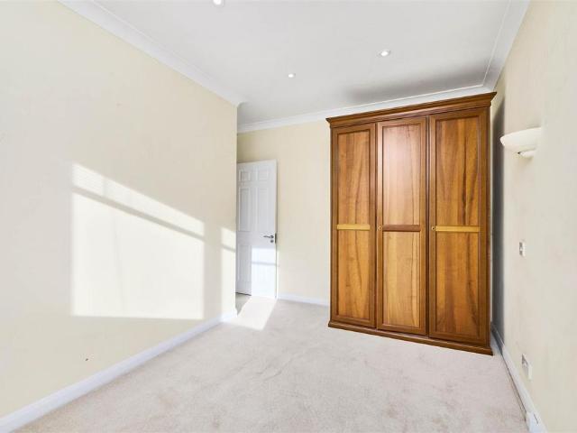 Upper Richmond Road West, London, SW14 8DF, United Kingdom | 2 bed apartment for rent #127742434 | Rentberry
