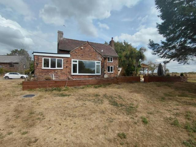 Upper Riddings Farm, Pound Lane. 3 bed detached house to rent £2,295 pcm £530 pw