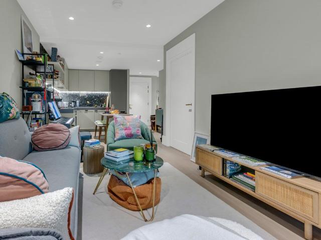 Upper Riverside, 8 Cutter Lane, London SE10, 1 bed flat to rent, £2,550 pcm | PrimeLocation