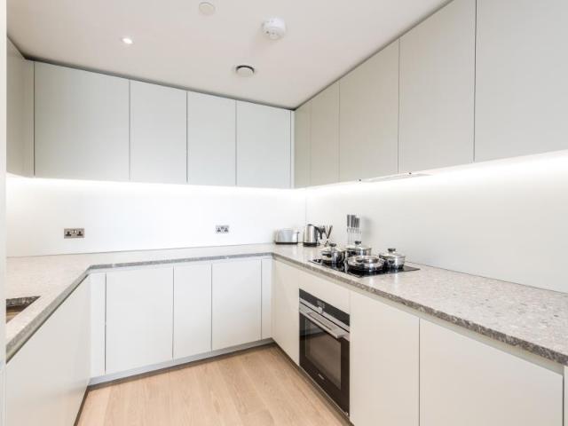Upper Riverside, London SE10 2 bed apartment to rent £3,012 pcm £695 pw