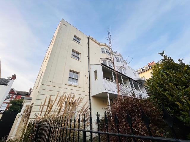 Upper Rock Gardens, Brighton BN2, 2 bed flat to rent, £1,550 pcm | PrimeLocation