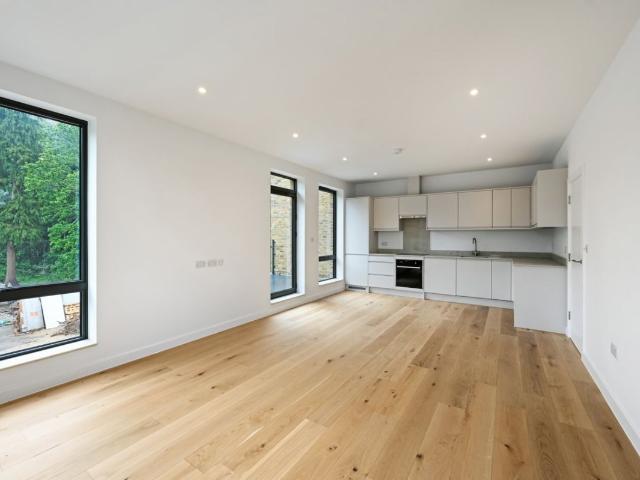 Upper Shirley Road, Croydon CR0, 2 bed flat to rent, £2,100 pcm | PrimeLocation