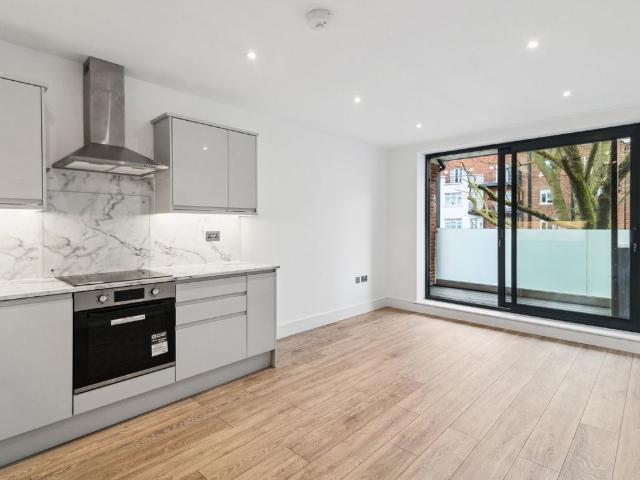 Upper Square, Isleworth TW7, 3 bed flat to rent, £2,400 pcm | PrimeLocation