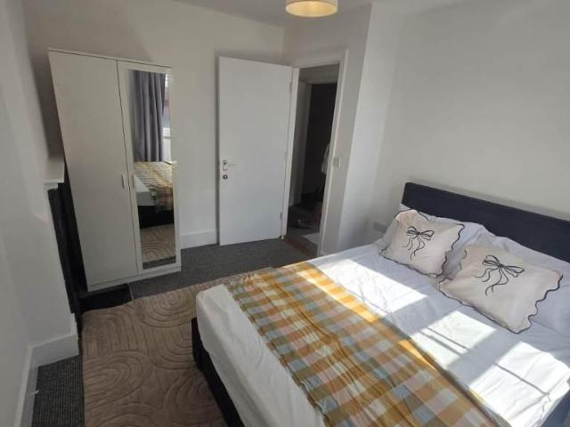 Upper Stone Street, Maidstone ME15 1 bed semi detached house to rent £690 pcm £159 pw