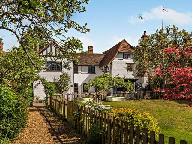 Upper Street, Shere 4 bed detached house to rent £6,500 pcm £1,500 pw