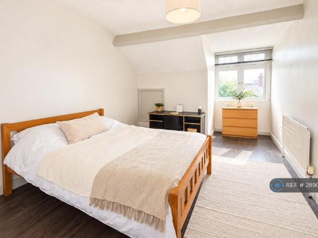 Upperton Road, Leicester, LE3 1 bed in a house share to rent £625 pcm £144 pw