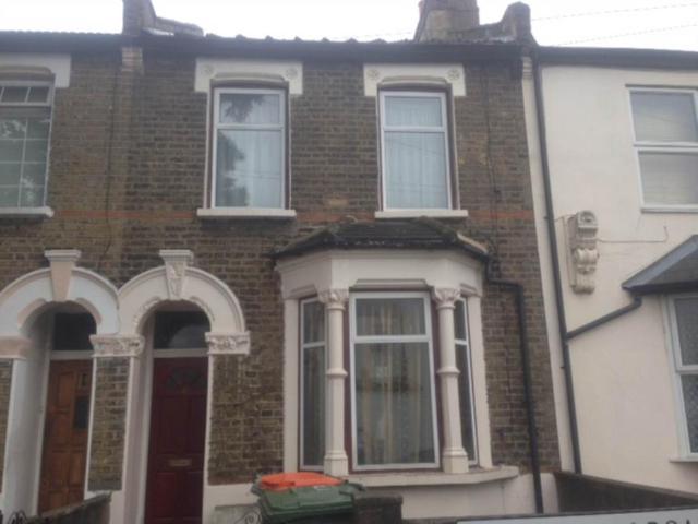 Upperton Road, London 3 bed house to rent £2,297 pcm £530 pw