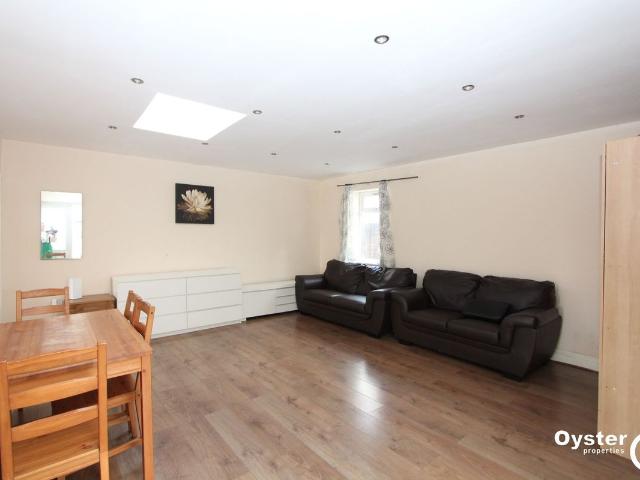 Uppingham Avenue, Stanmore HA7, 2 bed detached bungalow to rent, £1,750 pcm | PrimeLocation