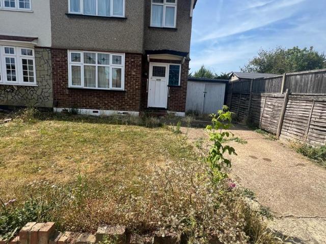 Uppingham Avenue, Stanmore HA7 3 bed semi detached house to rent £2,600 pcm £600 pw