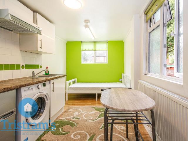Uppingham Gardens, Nottingham NG2, Studio to rent, £650 pcm | PrimeLocation