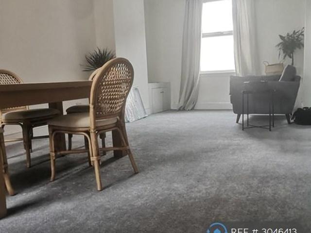 Uppingham Street, Northampton, NN1 2 bed terraced house to rent £1,150 pcm £265 pw