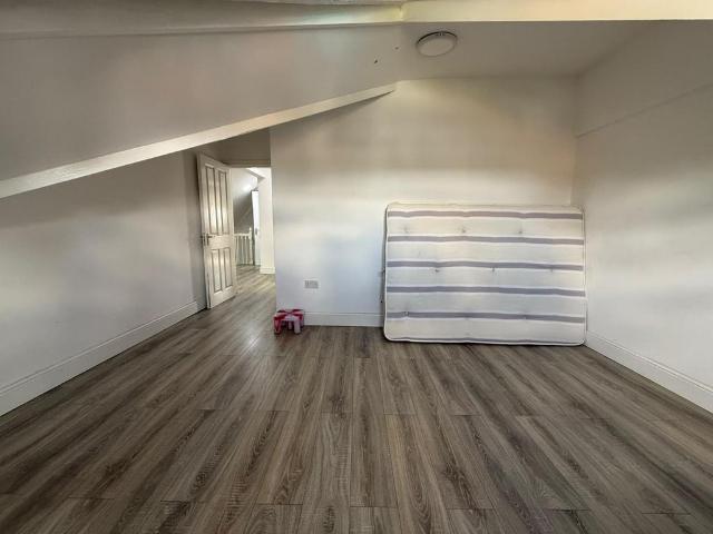 Uppingham Road 2 bed flat to rent £950 pcm £219 pw