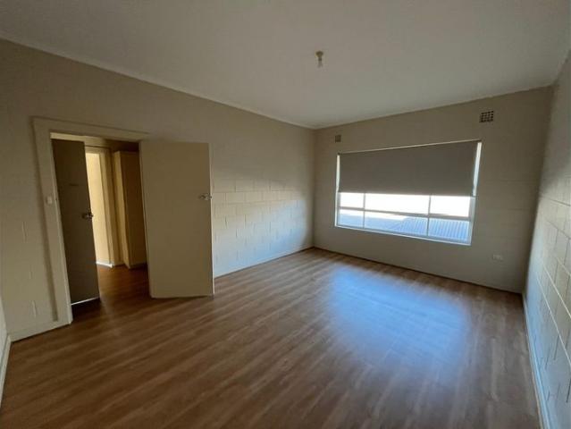 Upstairs 1 Bedroom Unit 10 Minutes from Adelaide CBD