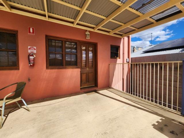 Upstairs 1 Bedroom Unit in the CBD