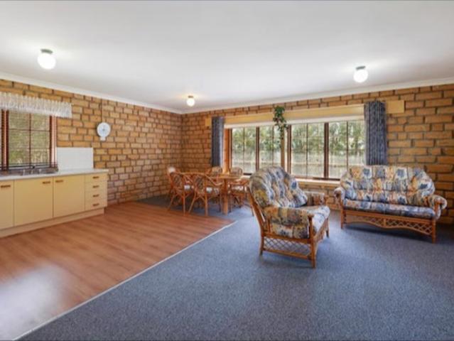 UPSTAIRS 2 BEDROOM MUD BRICK UNIT IN WEST HAVEN