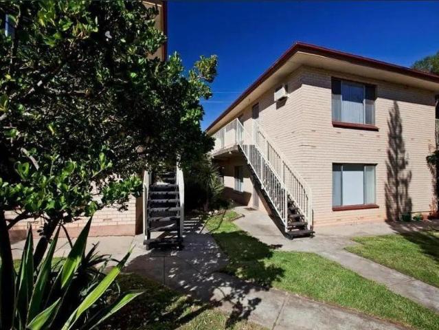 Upstairs 2 bedroom Unit in sought after suburb of Magill
