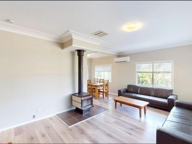 UPSTAIRS 3 4 BEDROOM UNIT