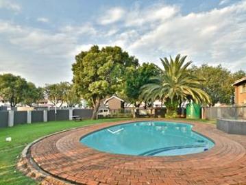 upstairs unit in sought after summer place