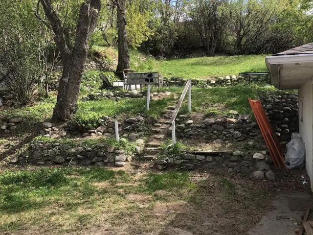 UPSTAIRS BEAUTIFUL 2 BEDROOM SINGLE FAMILY HOME FOR RENT