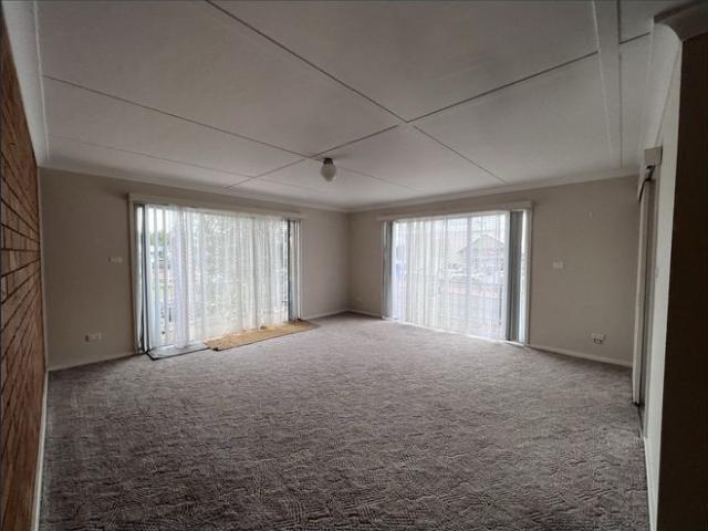 Upstairs Clean & Tidy 2 Bedroom Unit