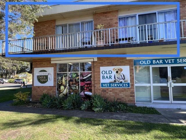 Upstairs Clean & Tidy 2 Bedroom Unit