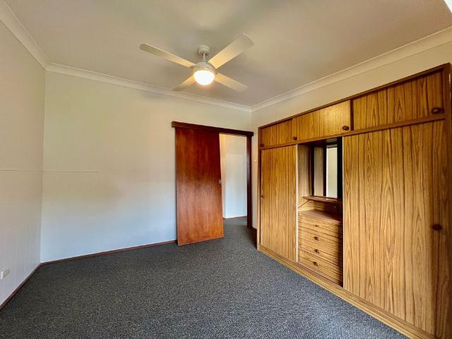 Upstairs Flat with Water Included!