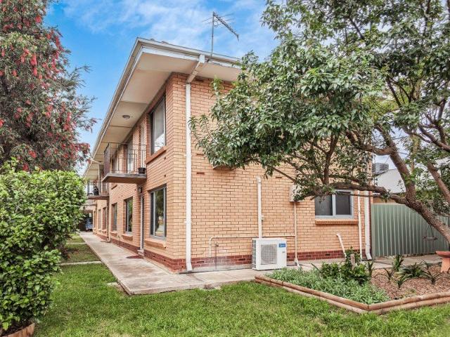 Upstairs large unit available now