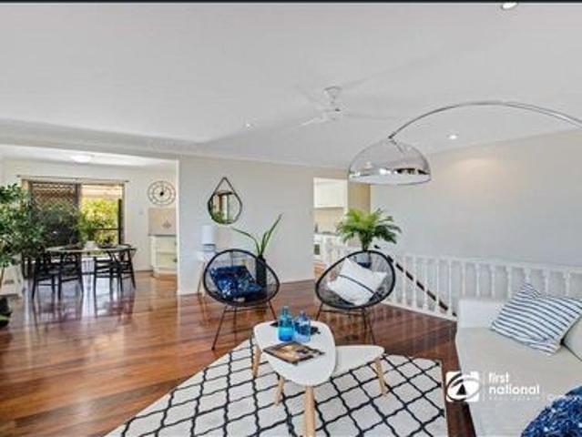 UPSTAIRS LIVING FOR LEASE IN CLEVELAND THIS LOVELY HOME INCLUDES A LARGE PRIVATE DECK WHICH OVERLOOKS THE BACKYARD. NB: POWER & WATER INCLUDED!