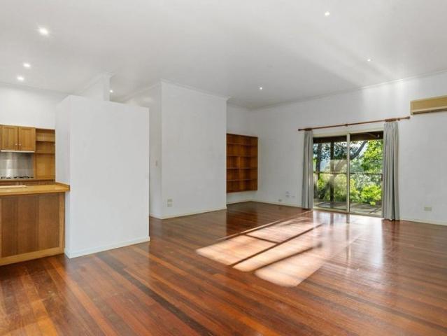 Upstairs Living on a Shared 80 Acre Bush Property – Family Friendly Community, Minutes from Town