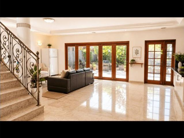 Upstairs Private Room with Balcony Open for couple