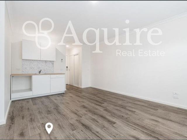 Upstairs Secure Light and Bright Studio Apartment with Private Ensuite and Onsite Laundry