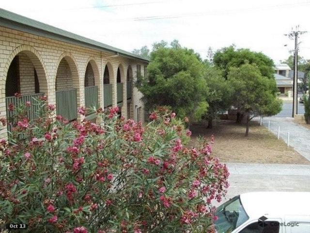 Upstairs Spacious 2 Bedroom Unit/Apartment close to all Amenities