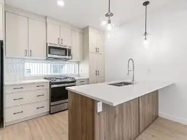 Upscale and Trendy 3 bedroom Main Floor in Bonnie Doon!